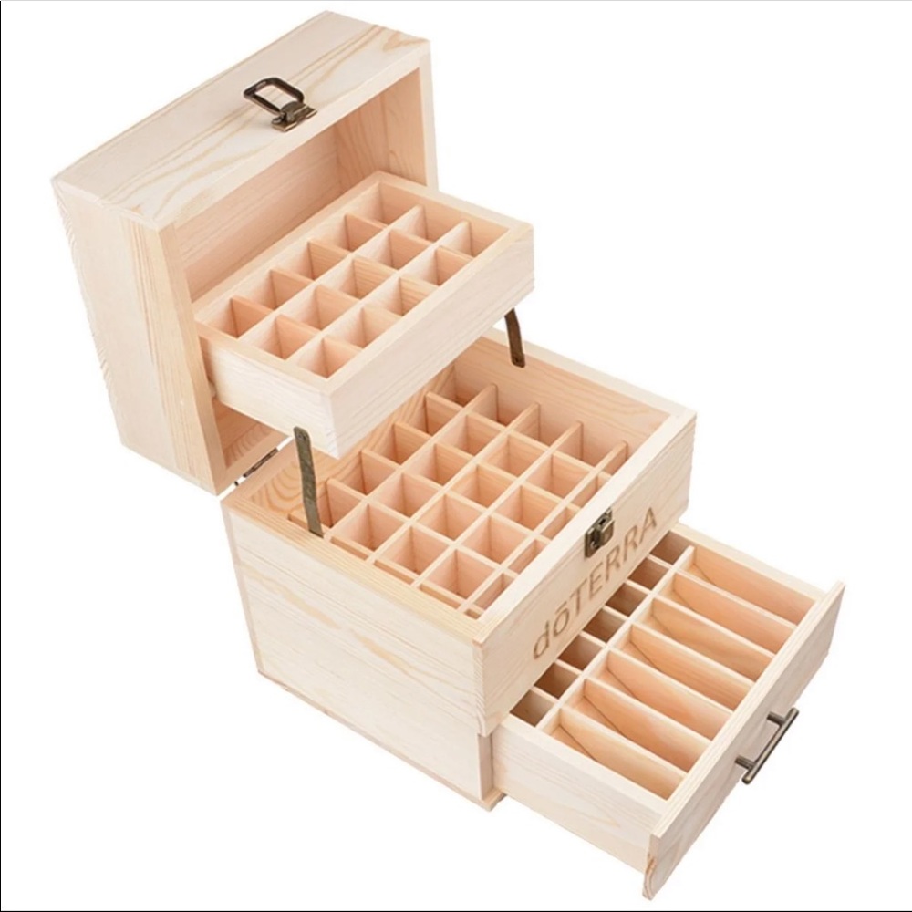 ⛔️SOLD⛔️dōTERRA 3 Tier Wooden Essential Oils Box